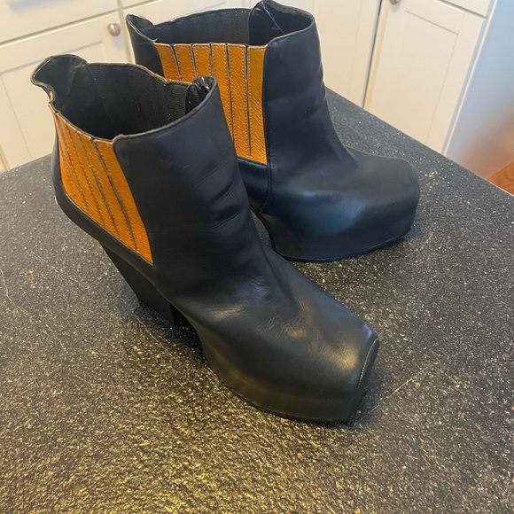 Messeca New York Stylish Black and Orange Ankle Boots - Picture 4 of 7